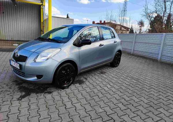 świętokrzyskie Toyota Yaris cena 13900 przebieg: 124000, rok produkcji 2006 z Częstochowa